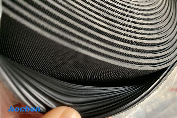 Tấm cao su có gân rộng với bề mặt gân chống trượt ở một mặt và mẫu vải mịn ở ...